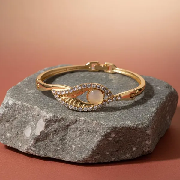 Gold_Premium_Metal_Bracelet_For_Women