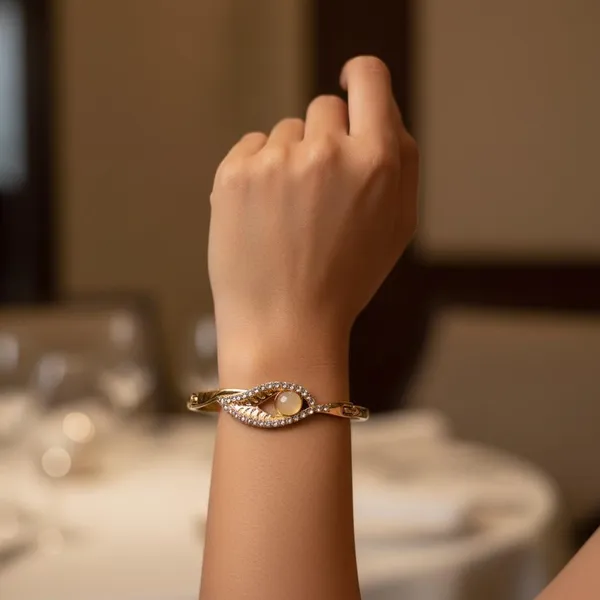 Gold_Premium_Metal_Bracelet_For_Women