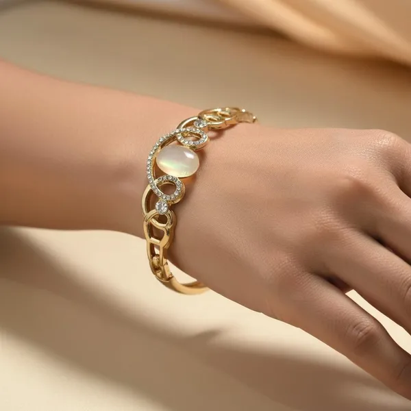 Gold_Premium_Metal_Bracelet_For_Women