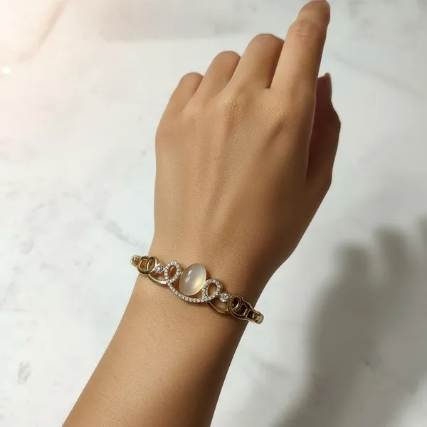 Gold_Premium_Metal_Bracelet_For_Women