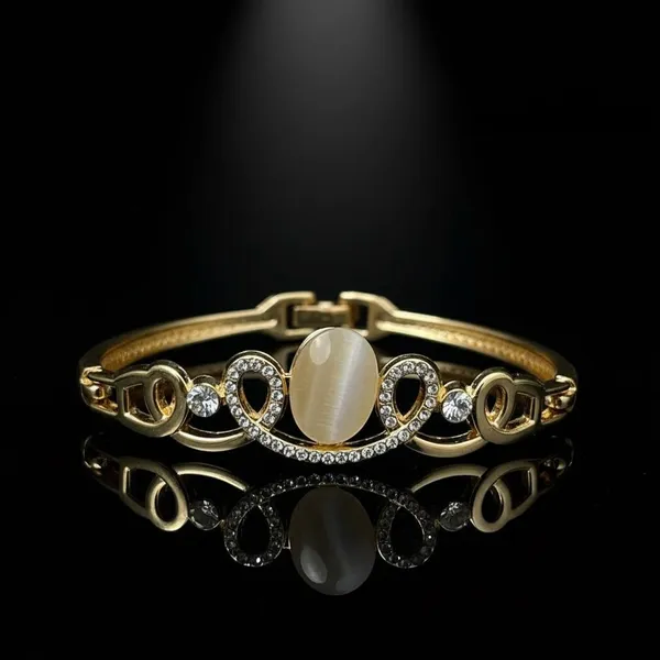 Gold_Premium_Metal_Bracelet_For_Women