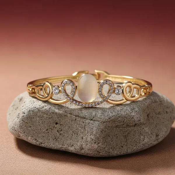 Gold_Premium_Metal_Bracelet_For_Women