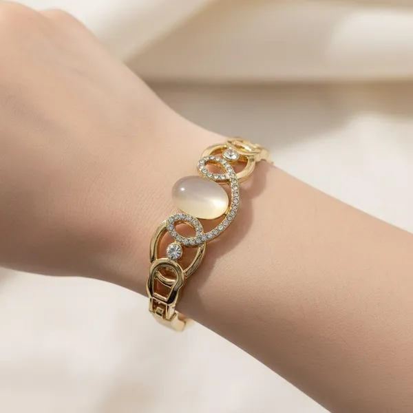 Gold_Premium_Metal_Bracelet_For_Women