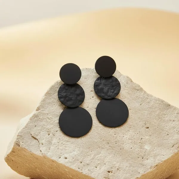Black_Premium_Metal_Earrings_For_Women