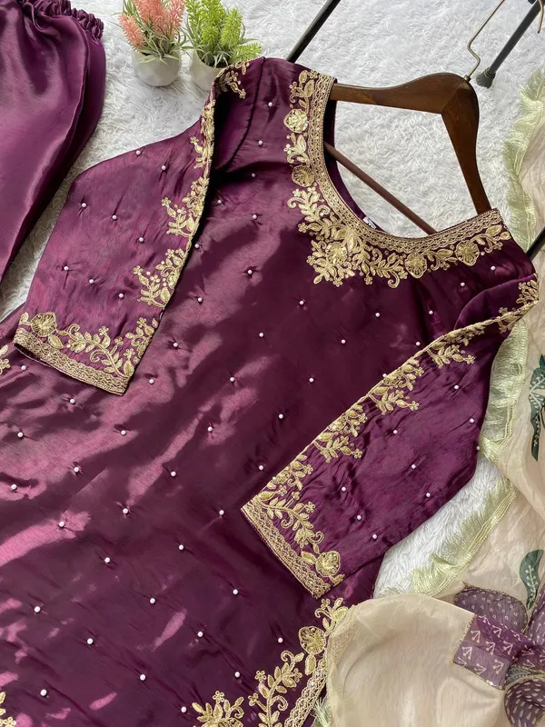 Violet_Premium_Embroidered_Velvet_Kurti_Set_For_Women