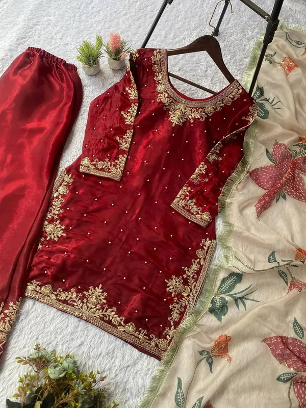 Red_Premium_Embroidered_Velvet_Salwar_Suit_Set_For_Women