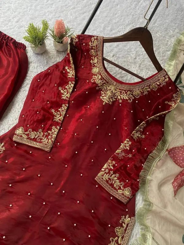 Red_Premium_Embroidered_Velvet_Salwar_Suit_Set_For_Women