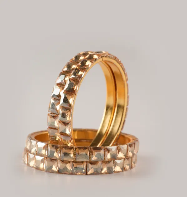 Golden_Alloy_With_Gold_Plating_Diamond_Cut_Pattern_Bangles_For_Women_Set_Of_4
