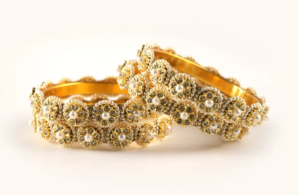 Golden_Alloy_With_Kundan_Stones_Floral_Bangles_For_Women_Set_Of_4