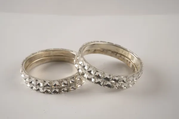 White_Alloy_With_Silver_Plated_Crystal_Bangles_For_Women_Set_Of_4