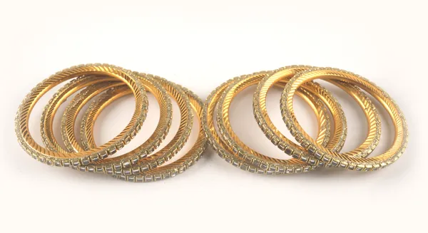 Golden_Alloy_With_Kundan_Stones_Bangle_Set_For_Women_And_Brides_Set_Of_12