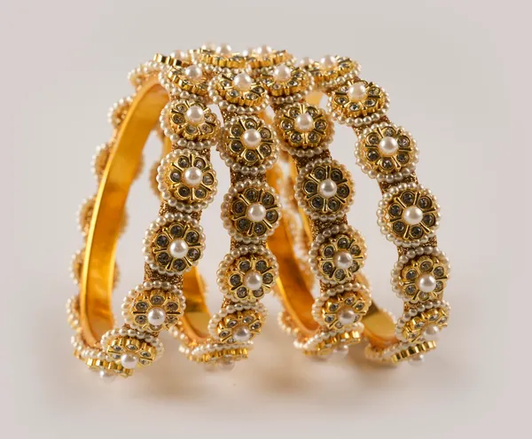 Golden_Alloy_With_Kundan_Stones_Floral_Bangles_For_Women_Set_Of_4