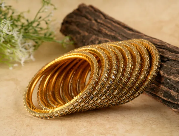 Golden_Alloy_With_Kundan_Stones_Bangle_Set_For_Women_And_Brides_Set_Of_12