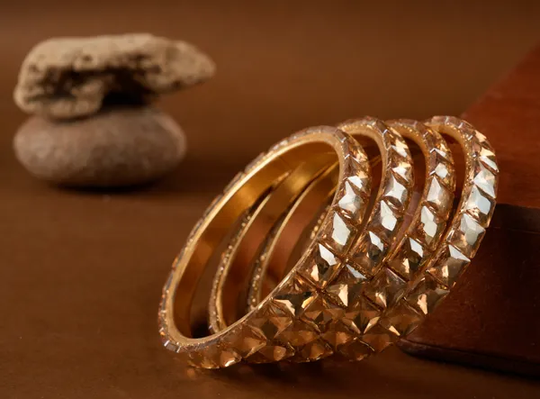 Golden_Alloy_With_Gold_Plating_Diamond_Cut_Pattern_Bangles_For_Women_Set_Of_4