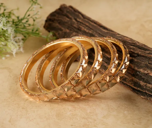 Golden_Alloy_With_Gold_Plating_Diamond_Cut_Pattern_Bangles_For_Women_Set_Of_4