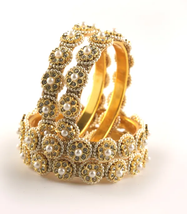 Golden_Alloy_With_Kundan_Stones_Floral_Bangles_For_Women_Set_Of_4
