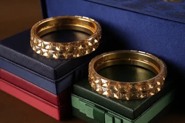 Golden_Alloy_With_Gold_Plating_Diamond_Cut_Pattern_Bangles_For_Women_Set_Of_4