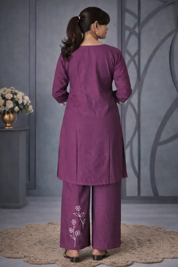 Fashveda_Plum_Bloom_Embroidery_Kurta_Set