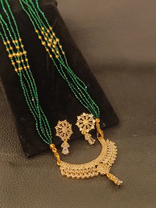 Traditional_Green_Beaded_Gold_Tone_Necklace_Set_With_Earrings