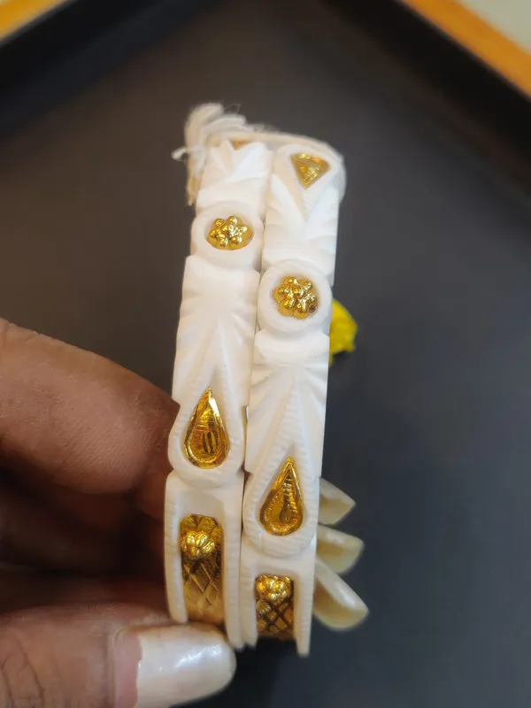 Premium_Aam_Buti_Cross_Cut_Pat_Conch_Shakha_24_Kt_Gold_Plated