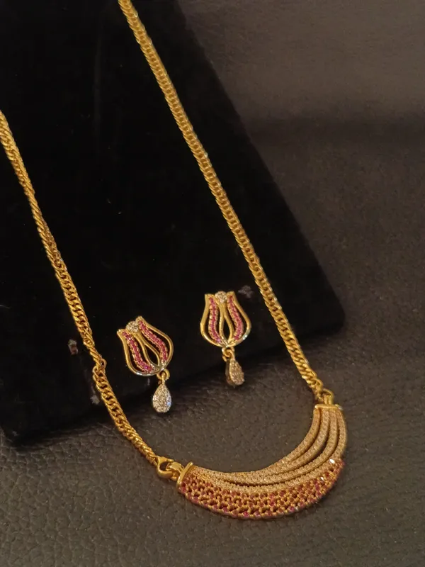 Traditional_Gold_Plated_Necklace_Set_With_Pink_Stone_Tulip_Design