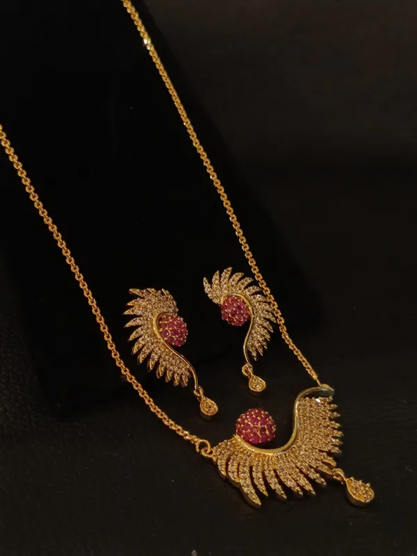 Gold_Toned_Wing_Design_Pendant_Necklace_Set_With_Earrings
