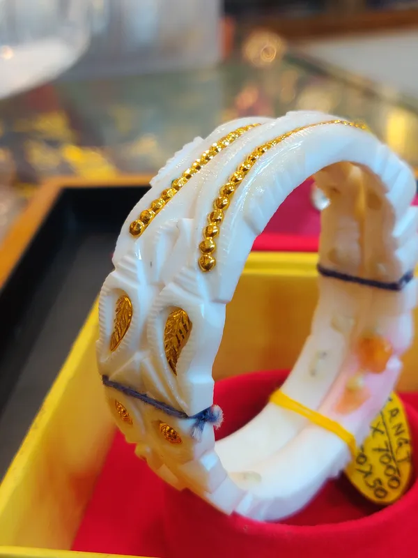 Exclusive_Cast_Buti_Aam_Designer_Conch_Sakha_24_Kt_Gold_Plated