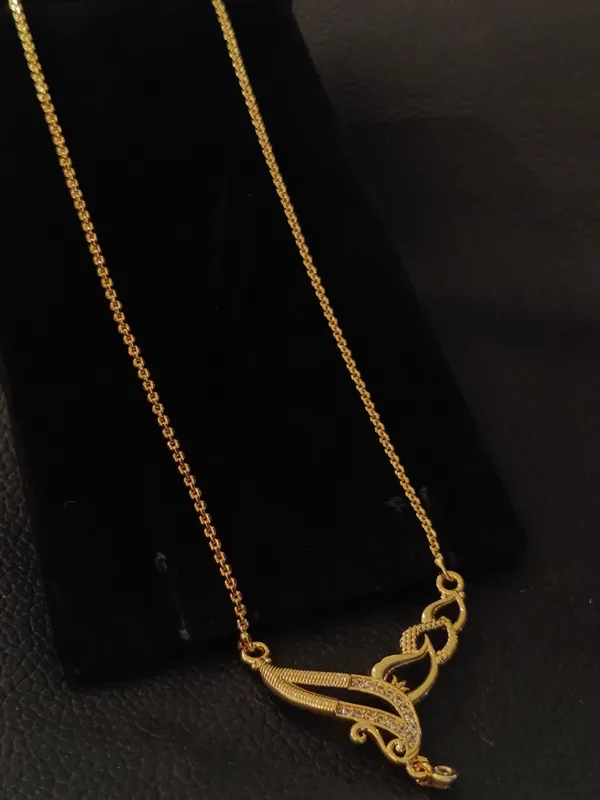 Gold_Plated_Crystal_Studded_Necklace_Set_With_Matching_Earrings