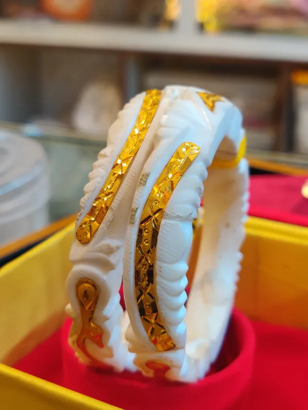 Exclusive_Mayur_And_Beki_Pat_Chila_24_Kt_Gold_Plated_Conch_Sakha