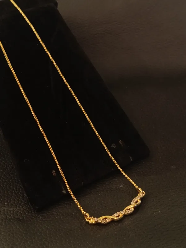 Elegant_Gold_Toned_Twisted_Chain_Necklace_With_Delicate_Pendant