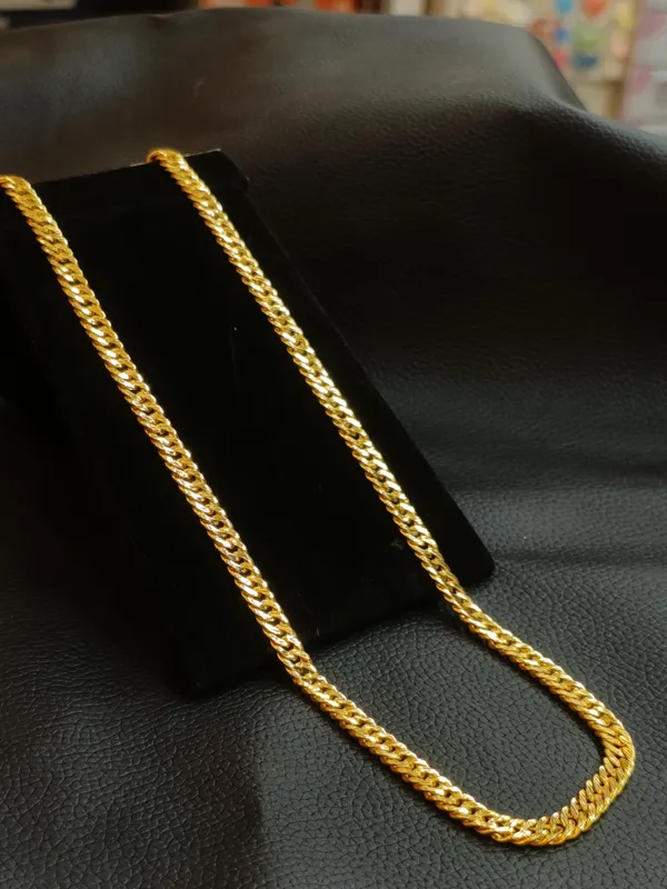 Traditional_Gold_Toned_Curb_Chain_Necklace