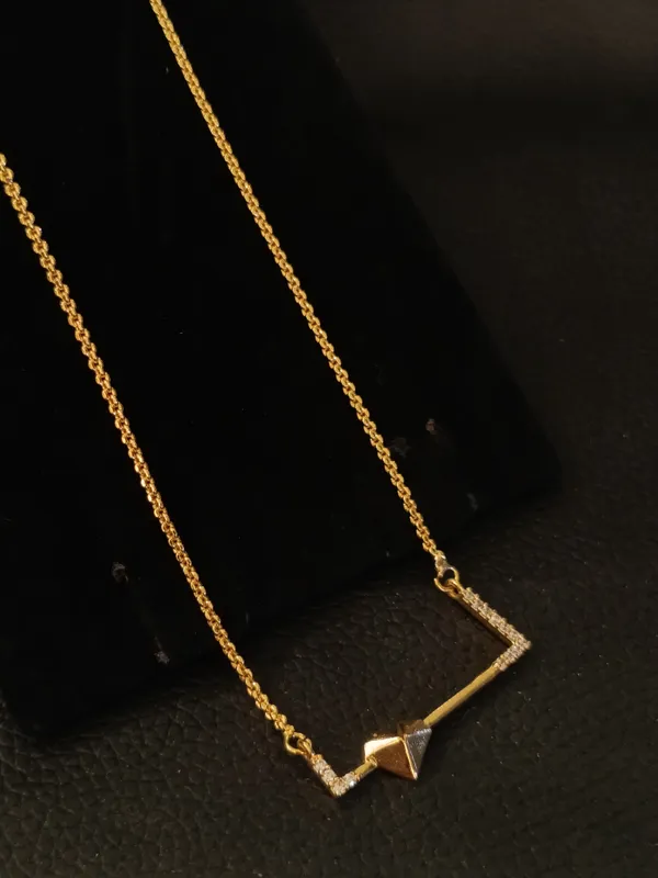 Elegant_Geometric_Arrow_Pendant_Gold_Chain_Necklace_With_Crystal_Accents