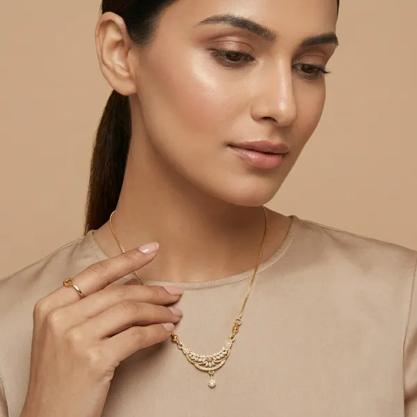 Sparkling_Peacock_Design_Gold_Toned_Pendant_Necklace