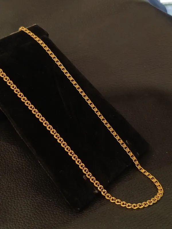 Elegant_Gold_Toned_Chain_Necklace