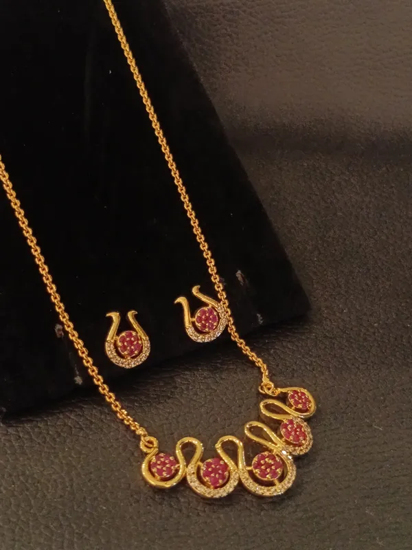 Traditional_Pink_Stone_Necklace_Set_With_Matching_Earrings
