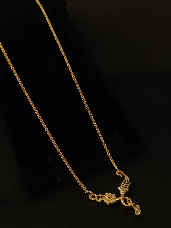 Elegant_Gold_Toned_Butterfly_Pendant_Necklace