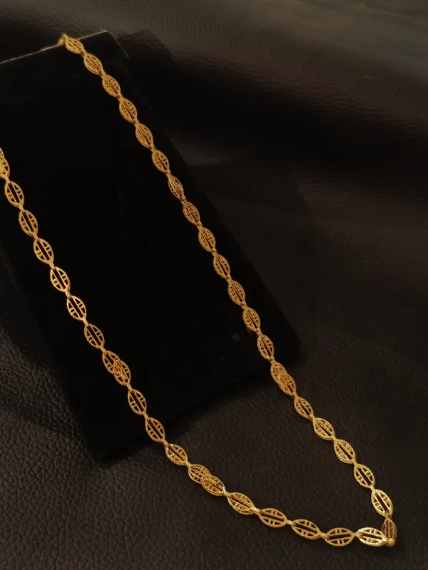 Elegant_Gold_Toned_Twisted_Link_Necklace