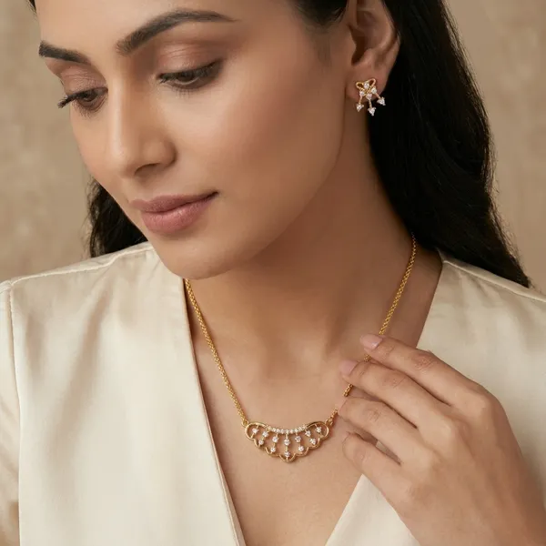 Golden_Butterfly_Necklace_And_Earrings_Set
