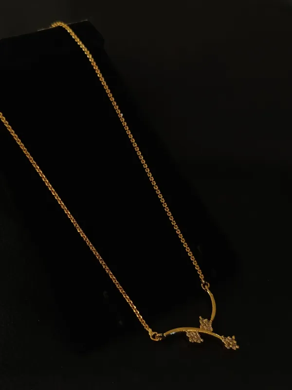 Gold_Plated_Crystal_Studded_Necklace_Set_With_Matching_Earrings