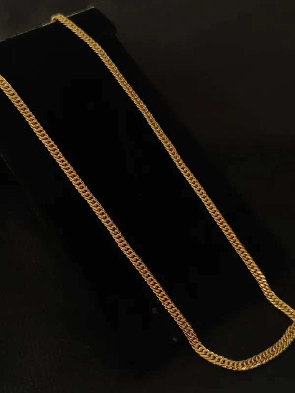 Elegant_Gold_Tone_Chain_Necklace