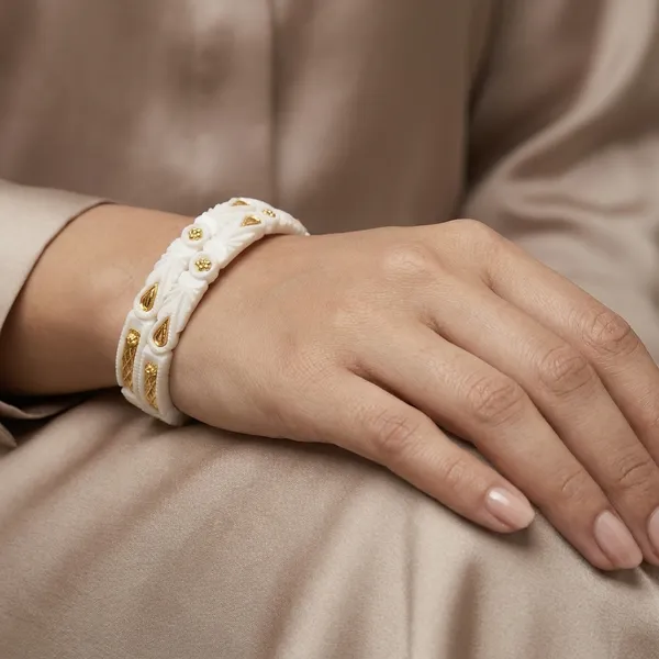 Premium_Aam_Buti_Cross_Cut_Pat_Conch_Shakha_24_Kt_Gold_Plated