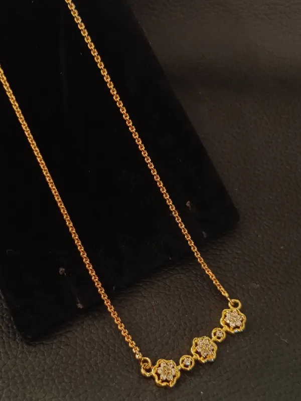 Elegant_Gold_Plated_Floral_Pendant_Necklace_With_Sparkling_Stones