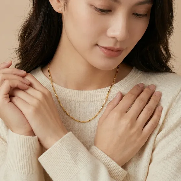 Elegant_Gold_Toned_Chain_Necklace