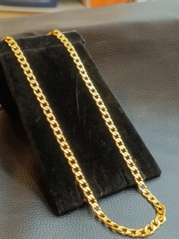 Gold_Toned_Curb_Chain_Necklace