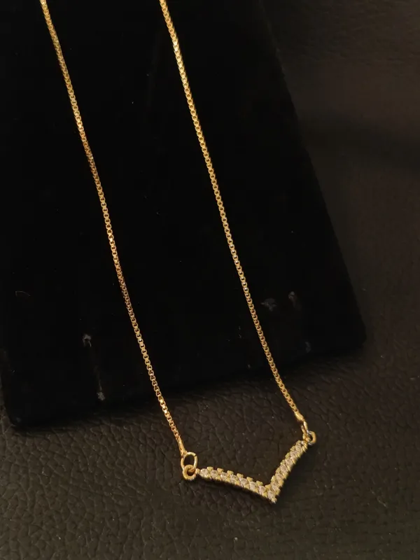 Gold_Plated_V_Shaped_Crystal_Pendant_Necklace