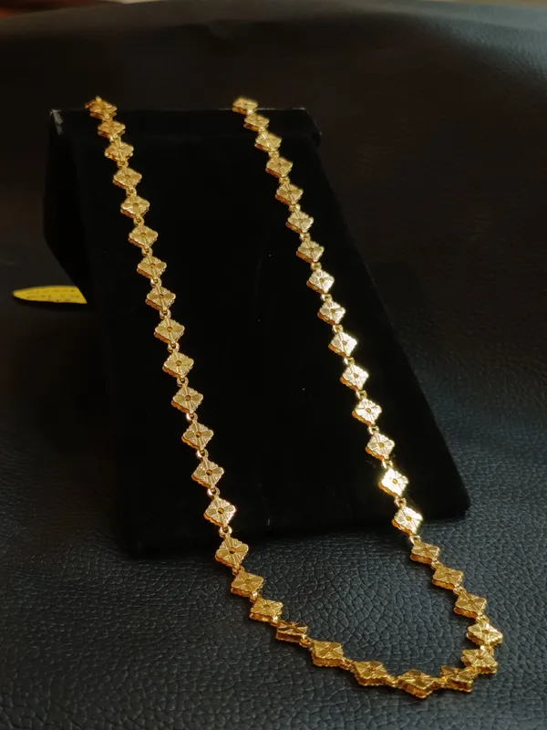 Elegant_Gold_Plated_Geometric_Chain_Necklace_For_Women