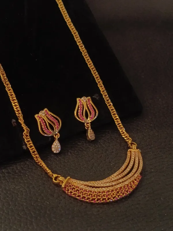 Elegant_Gold_Toned_Ruby_Stone_Necklace_Set_With_Matching_Earrings