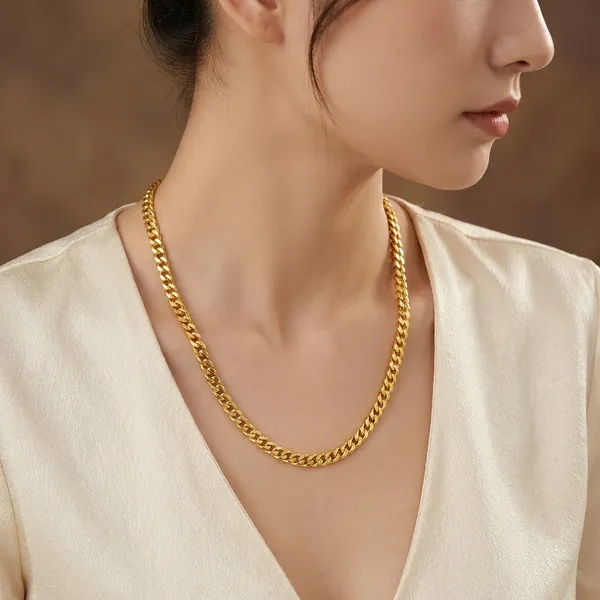 Traditional_Gold_Toned_Curb_Chain_Necklace
