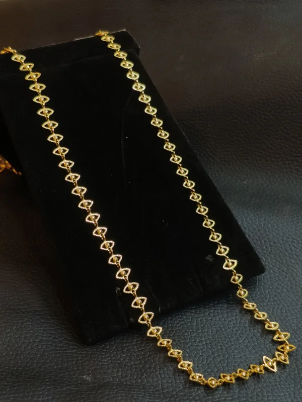 Elegant_Gold_Tone_Geometric_Chain_Necklace