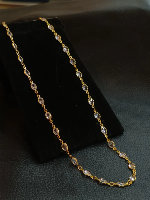 Elegant_Gold_Toned_Chain_Necklace_With_Crystal_Stones